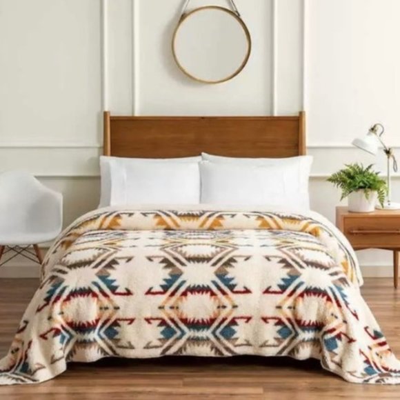 Pendleton Bedding Pendleton White Sands Multi Sherpa Blanket Throw